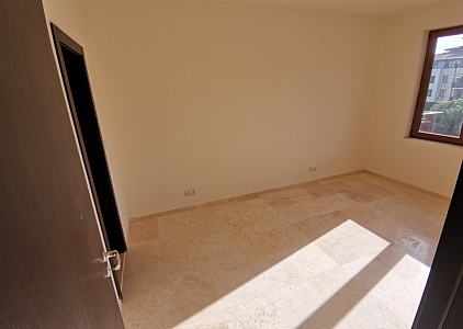 Новый трехкомнатный апартамент на первой линии Святого Власа. Foto 24