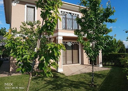 Luxury cottage in Victoria Royal Garden complex. Photo 1
