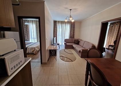 Стильная трехкомнатная квартира в красивом комплексе. Фото 8