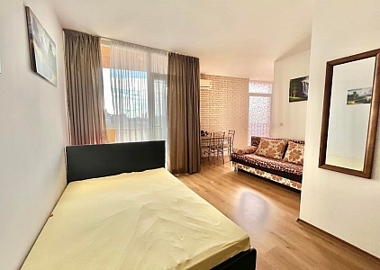 Большая и симпатичная студия в комплексе с невысокой таксой . Zdjęcie 1