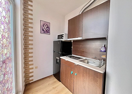 Большая и симпатичная студия в комплексе с невысокой таксой . Zdjęcie 3