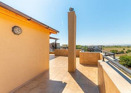 Шикарная новая квартира с огромной террасой. Фото 16