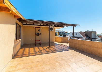 Шикарная новая квартира с огромной террасой. Фото 15