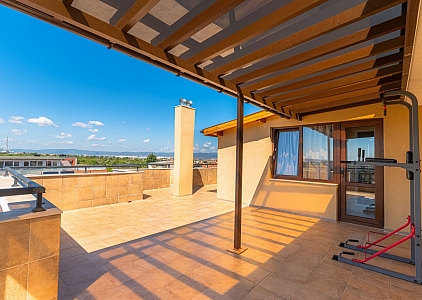 Шикарная новая квартира с огромной террасой. Фото 14