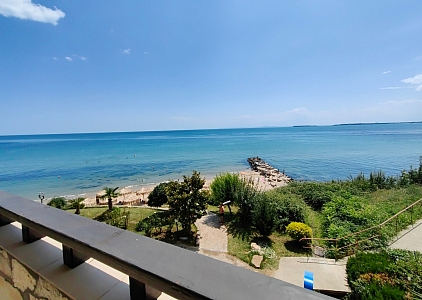 Large apartment with frontal sea view on the first line. Photo 1 Large apartment with frontal sea view on the first line. Photo 1