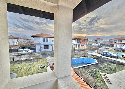 Dvoupatrový dům s bazénem a dvorem. Foto 29 Dvoupatrový dům s bazénem a dvorem. Foto 29