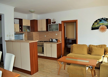 Просторная квартира с двумя ванными и личным двориком!. Фото 9