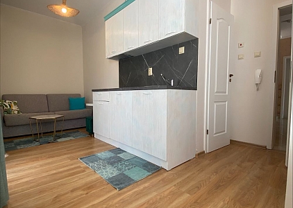 Geräumiges Studio mit Blick auf den Pool im SPA-Komplex. Foto 13