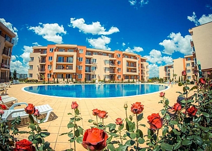 Three-room apartment in a large complex on the coast. Photo 12 Three-room apartment in a large complex on the coast. Photo 12