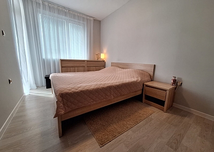 Eine gemütliche Wohnung mit neuen Möbeln. Foto 4
