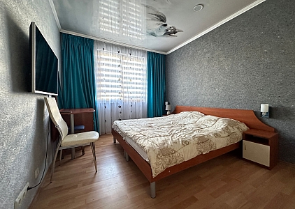 Vynikající třípokojový byt v malém komplexu. Foto 2