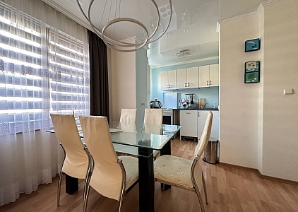 Vynikající třípokojový byt v malém komplexu. Foto 12