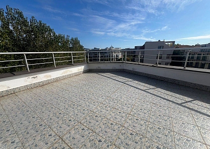 Квартира с большой террасой в хорошем жилом комплексе. Фото 13