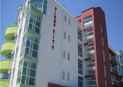 Квартира с большой террасой в хорошем жилом комплексе. Фото 6