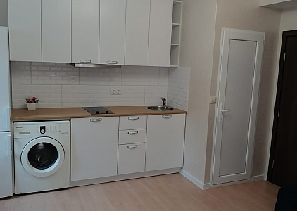 Studio mit neuen Möbeln und Blick auf den Pool in einer wunderschönen Anlage. Foto 6