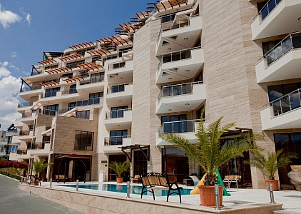 Große Zweizimmerwohnung in einem Elitekomplex . Foto 1