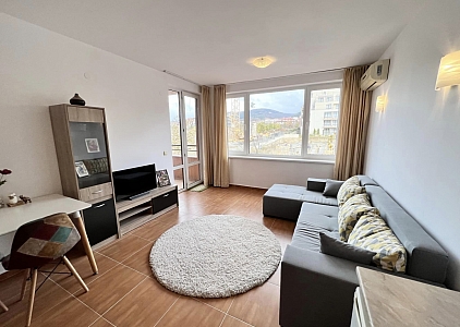 Excellent apartment in a large complex on the second line. Photo 2 Excellent apartment in a large complex on the second line. Photo 2