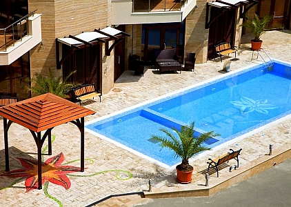 Große Dreizimmerwohnung in einem renommierten Komplex 150 Meter vom Meer entfernt. Foto 15