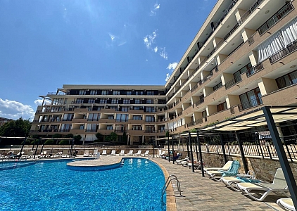 Apartment with side sea view. Photo 1