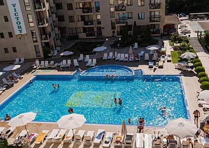 Apartment mit Poolblick in einer Wohnanlage. Foto 5