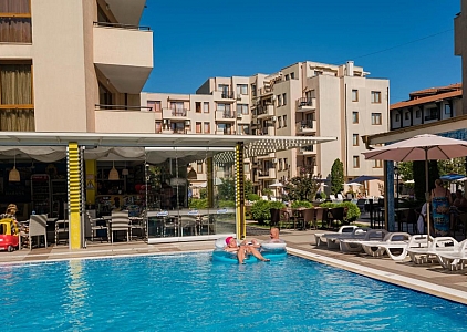 Apartment mit Poolblick in einer Wohnanlage. Foto 6