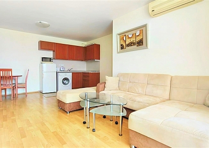 Große Dreizimmerwohnung in erster Meereslinie. Foto 3 Große Dreizimmerwohnung in erster Meereslinie. Foto 3