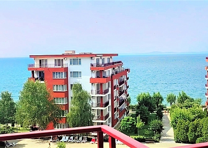 Große Dreizimmerwohnung in erster Meereslinie. Foto 1 Große Dreizimmerwohnung in erster Meereslinie. Foto 1