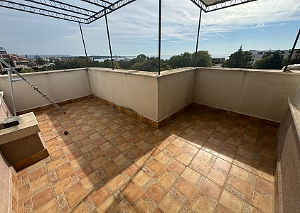 Apartament z widokiem na morze w pięknym kompleksie. Zdjęcie 21