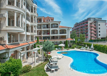 Przestronny apartament z widokiem na basen w dobrym kompleksie. Zdjęcie 1 Przestronny apartament z widokiem na basen w dobrym kompleksie. Zdjęcie 1