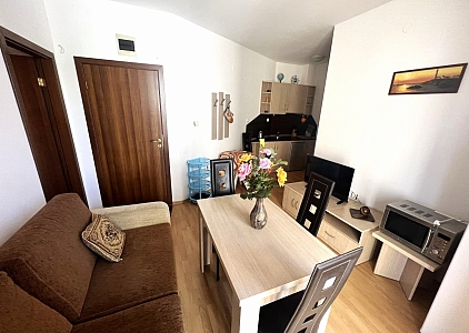 Nice two-room apartment in a well-kept residential building. Photo 3