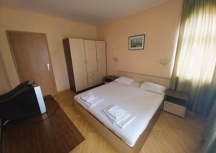 Велика трикімнатна квартира з видом на басейн. Фото 4