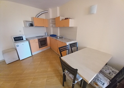 Велика трикімнатна квартира з видом на басейн. Фото 12