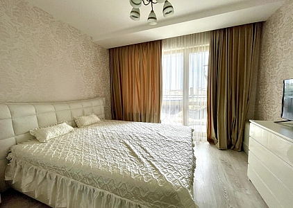 Beautiful apartment in a luxury complex within walking distance to the sea. Photo 7