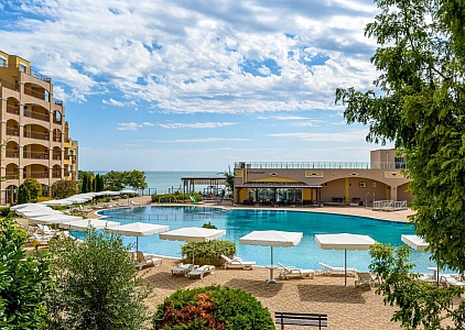 Three-room apartment with a gorgeous sea view on the first line. Photo 4 Three-room apartment with a gorgeous sea view on the first line. Photo 4