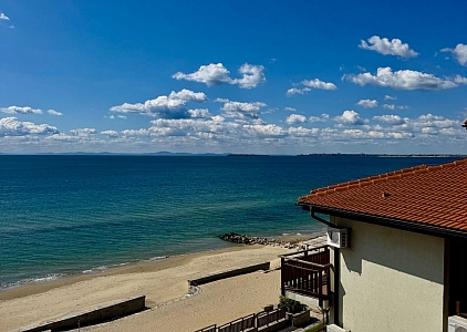 Geräumige Wohnung in einem Luxuskomplex in erster Linie. Foto 6