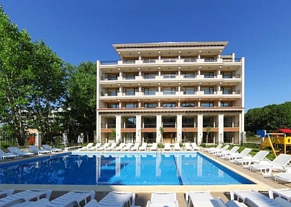 Spacious apartment in a new complex with low maintenance fee. Photo 1 Spacious apartment in a new complex with low maintenance fee. Photo 1