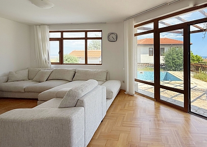 Großes Haus mit Pool in einer schönen Anlage. Foto 10