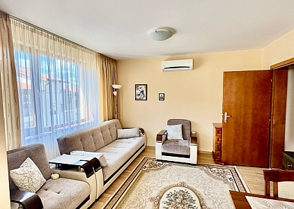 Geräumige Wohnung in einem Luxuskomplex in erster Linie. Foto 11