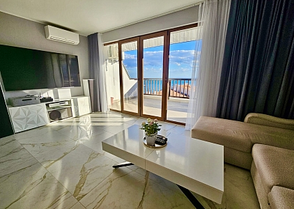 Luxuriöses Apartment mit Panoramablick auf das Meer. Foto 8