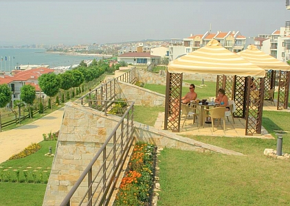 Huge 3 bedroom apartment with stunning sea views. Photo 11