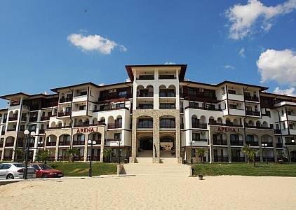 Wohnung in einem großen Komplex in erster Reihe. Foto 1