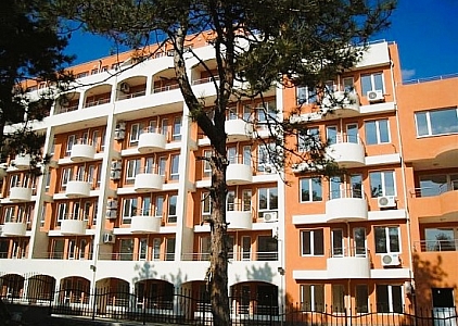 Einzimmerwohnung in Pomorie, 150 Meter vom Strand entfernt. Foto 1