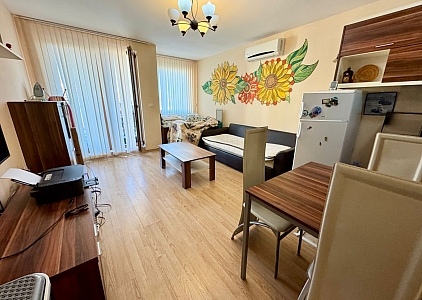 Zweizimmerwohnung in einem SPA-Komplex mit Meerblick. Foto 1