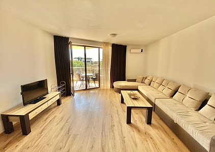 Große Zweizimmerwohnung in einem Elitekomplex . Foto 2