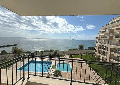 Apartment mit direktem Meerblick in erster Meereslinie. Foto 1