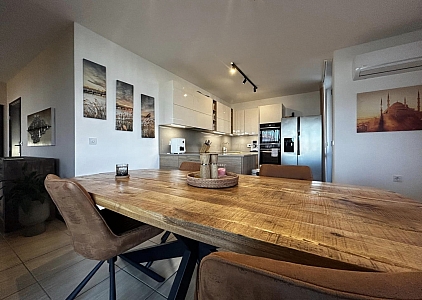 Large stylish apartment in a luxury complex. Photo 1