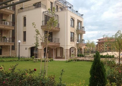 Prostorný byt s velkou terasou v krásném komplexu. Foto 8