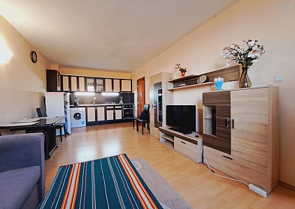 Dreizimmerwohnung mit Poolblick. Foto 12