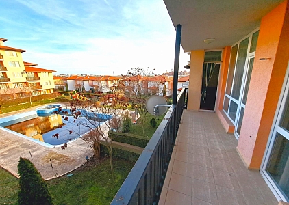 Dreizimmerwohnung mit Poolblick. Foto 7