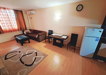 Dreizimmerwohnung mit Poolblick. Foto 2